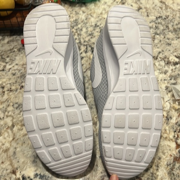 Nike NWT - men’s shoes size 12 gray - Picture 4 of 6